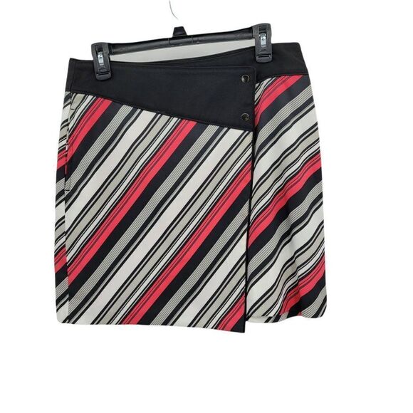 Gym Shark Athletic Asymmetrical Diagonal Striped Schoolgirl Skort Black Sz 8 - Picture 1 of 11